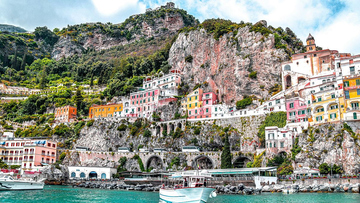 İtalyan turizminin cenneti olan yenilenen Amalfi Havalimanı bu ay açılacak