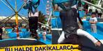Taktığı kemerin aniden açılmasıyla şaşkına döndü!