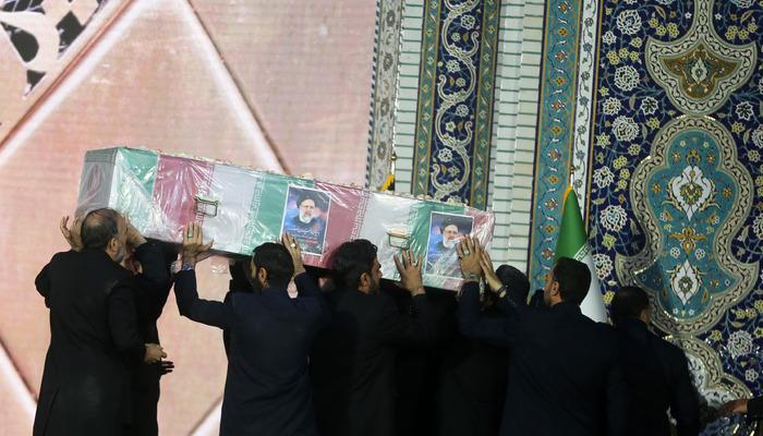 İran cumhurbaşkanı Meşhed'deki İmam Rıza Türbesi'ne gömüldü