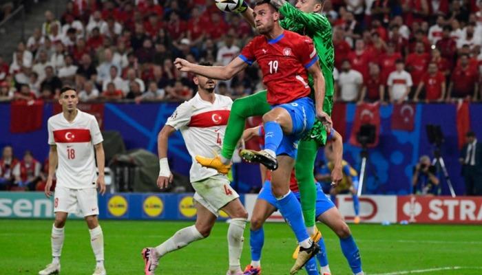 Montella maç sonunda hakeme isyan etti!  "Yediğimiz gol kesinlikle fauldü!"