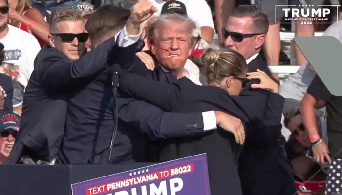 Trump'ın ağzından çıkan tek kelime ikonik hale geldi: Sadece birkaç saat içinde dünya tarihine geçen kurşun!  "Yeni bir sembol olacak"
