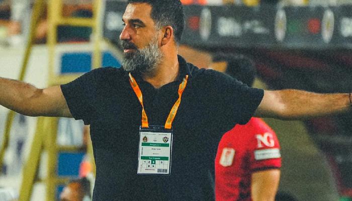 Süper Lig'deki ilk maçında kırmızı kart gören Arda Turan'dan sosyal medyadan açıklama geldi! "Hakemler bize karşı insancıl değil"