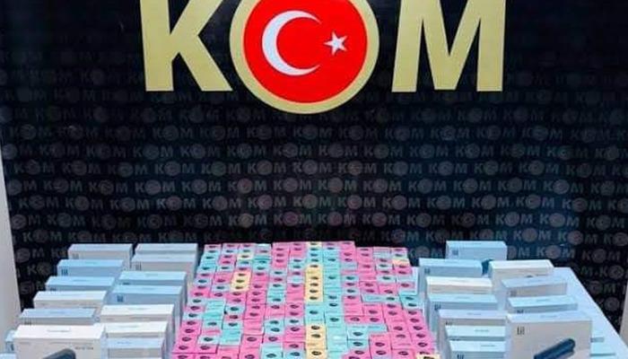 CHP'li vekilin aracında yüzlercesi ele geçirildi! Hepsi kaçak... Açıklama geldi: "Şoförlerimden birinin bilgisizliği"