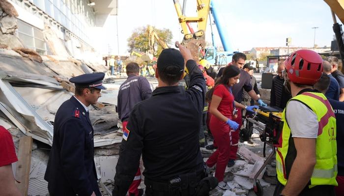 Sırbistan'da korkunç kaza! Beton revak insanların üzerine çöktü: 13 ölü, 4 yaralı...