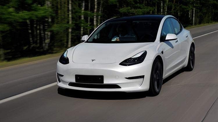 Tesla 3 milyonuncu aracını Çin'de üretti