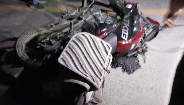 Bisikletliye vurmamak için manevra yapıp, direğe çarpan motosikletli öldü