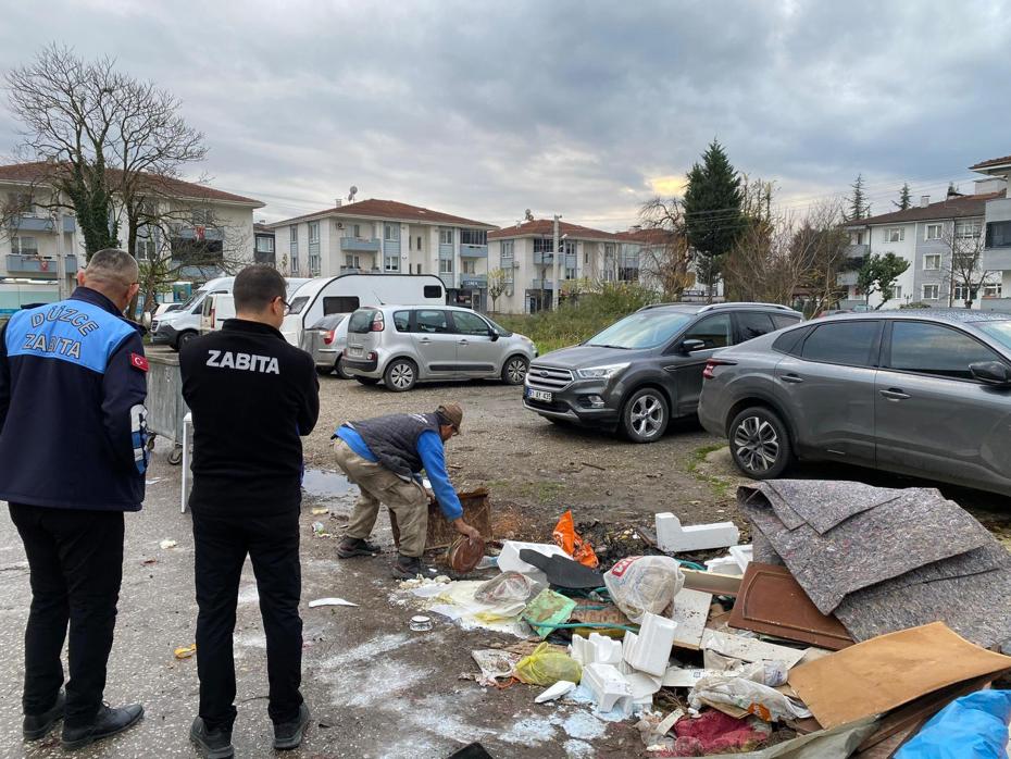 Cezaya çarptı, kirliliği gidermeye de el attı