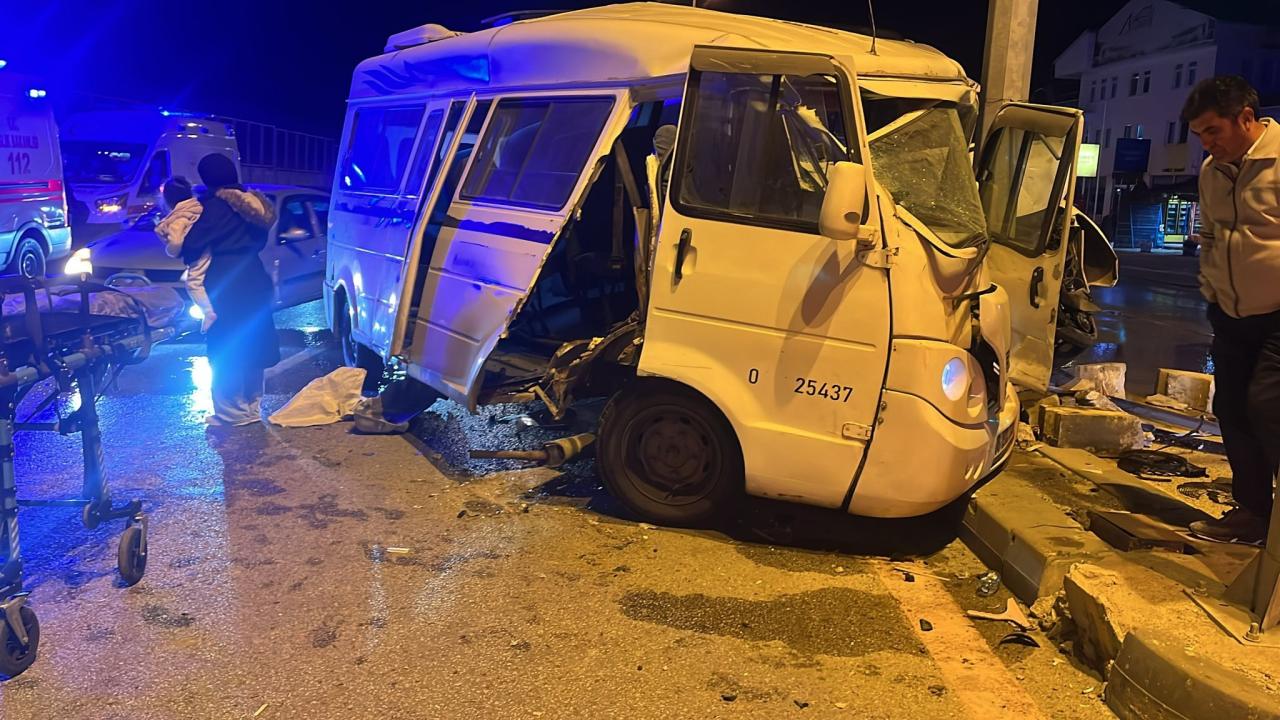 Ankara'da 2 minibüs çarpıştı: 21 yaralı