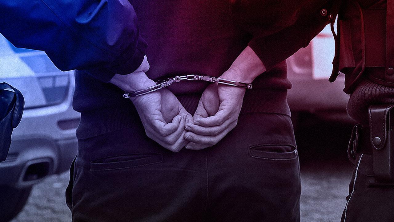 İzmir'de FETÖ operasyonu: 12 tutuklu