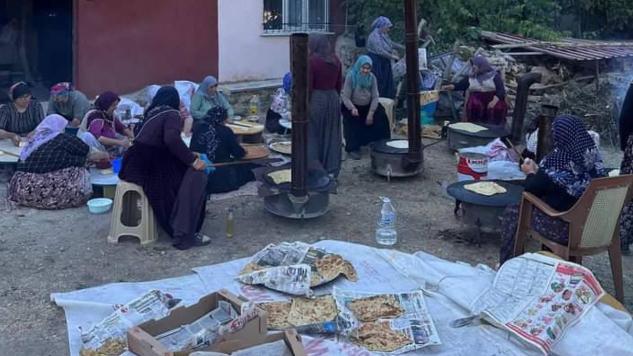Yangına müdahale edenlere gözlemleriyle destek oldular.