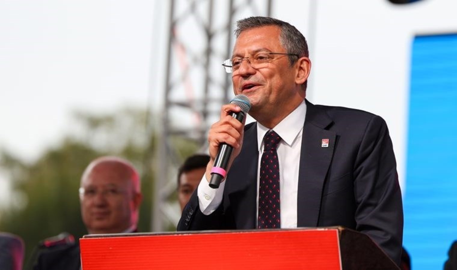 Özgür Özel son mitingini memleketinde yaptı: "İki elim Tayyip Bey'in yakasında" - Last Minute Turkey,Siyaset Haberleri