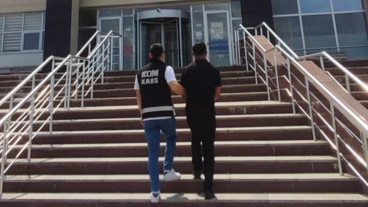 Kars'taki evinde uyuşturucu ve sahte para bulunduran zanlı tutuklandı