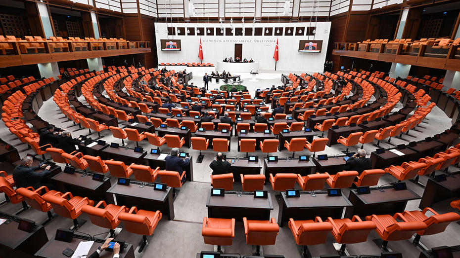 Meclis'te Gündem Yoğun: Sözleşmeli Askerlik ve Yargı Reformları Ön Planda