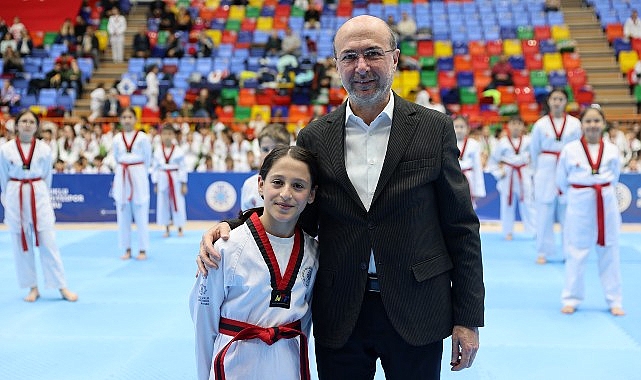 Selçuklu Belediye Başkanı Ahmet Pekyatırcı, Selçuklu Belediyespor Kulübü Tekvando branşında antrenman yapan nesil sporcuların coşkusunu paylaştı - SPOR