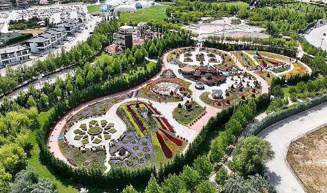 Selçuklu Çiçek Bahçesi 27 tür ve 60 çeşit 395 bin çiçekle ziyaretçilerini büyülüyor - GÜNDEM