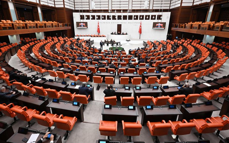 Meclis'te Gündem Yoğun: Sözleşmeli Askerlik ve Yargı Reformları Ön Planda
